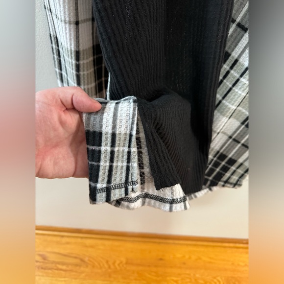 NWT MD Almost Famous Split Plaid Waffle Knit Long Sleeve Shirt - Picture 4 of 7